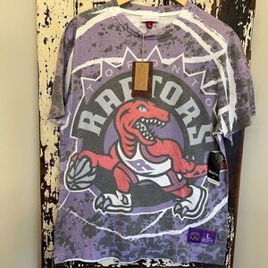 NWT Men’s Toronto Raptors Mitchell & Ness Hardwood Classics NBA T-shirt. Men’s L